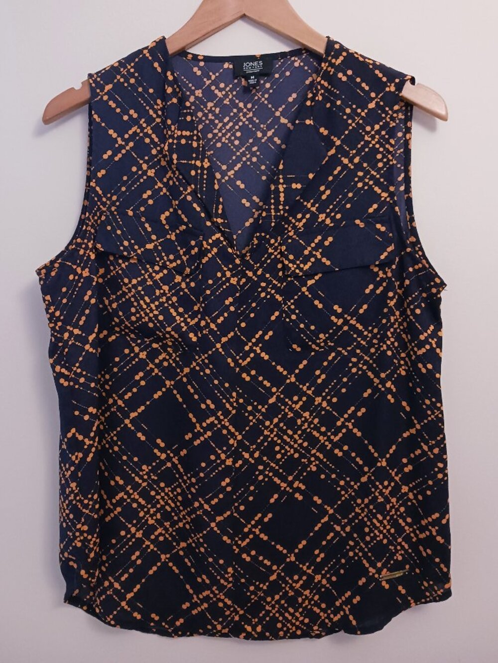 Jones. Sleeveless V Neck Shirt, Navy and Orange. M
